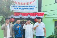 FOTO BERSAMA-Intelektual muda Nahdlatul Ulama (NU), KH. Makmun Sukron (Batik Biru) foto bersama Ulama & Tokoh, usai acara. (Foto Ist).