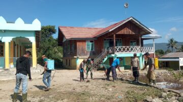 Lingkungan Bersih, Warga Sehat: Babinsa Koramil 07/Blangkejeren Gelar Jum’at Bersih di Desa Tingkem