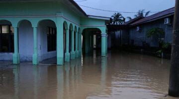 Masjid Suhada Desa Rikit Terendam Banjir Tahunan hingga ketinggian 1 mtr, Warga memohon Pemkab Aceh Tenggara Segera Bangun Solusi Permanen