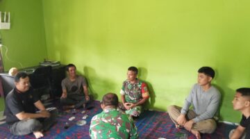 Anjangsana Babinsa Komsos dengan Perangkat Desa Tingkatkan Kebersamaan di Wilayah Binaan