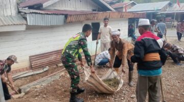 Semangat gotong royong, Babinsa Dan Warga Bersihkan Lingkungan Desa