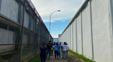 Gelar Jumat Sehat, Plt. Kepala Lapas Narkotika Langkat Pimpin Jalan Santai Sekaligus Kontrol Area Brandgang